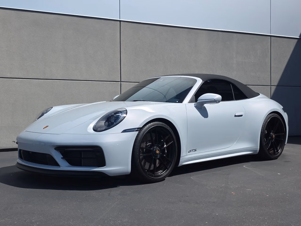 
           
        2024 Porsche 911