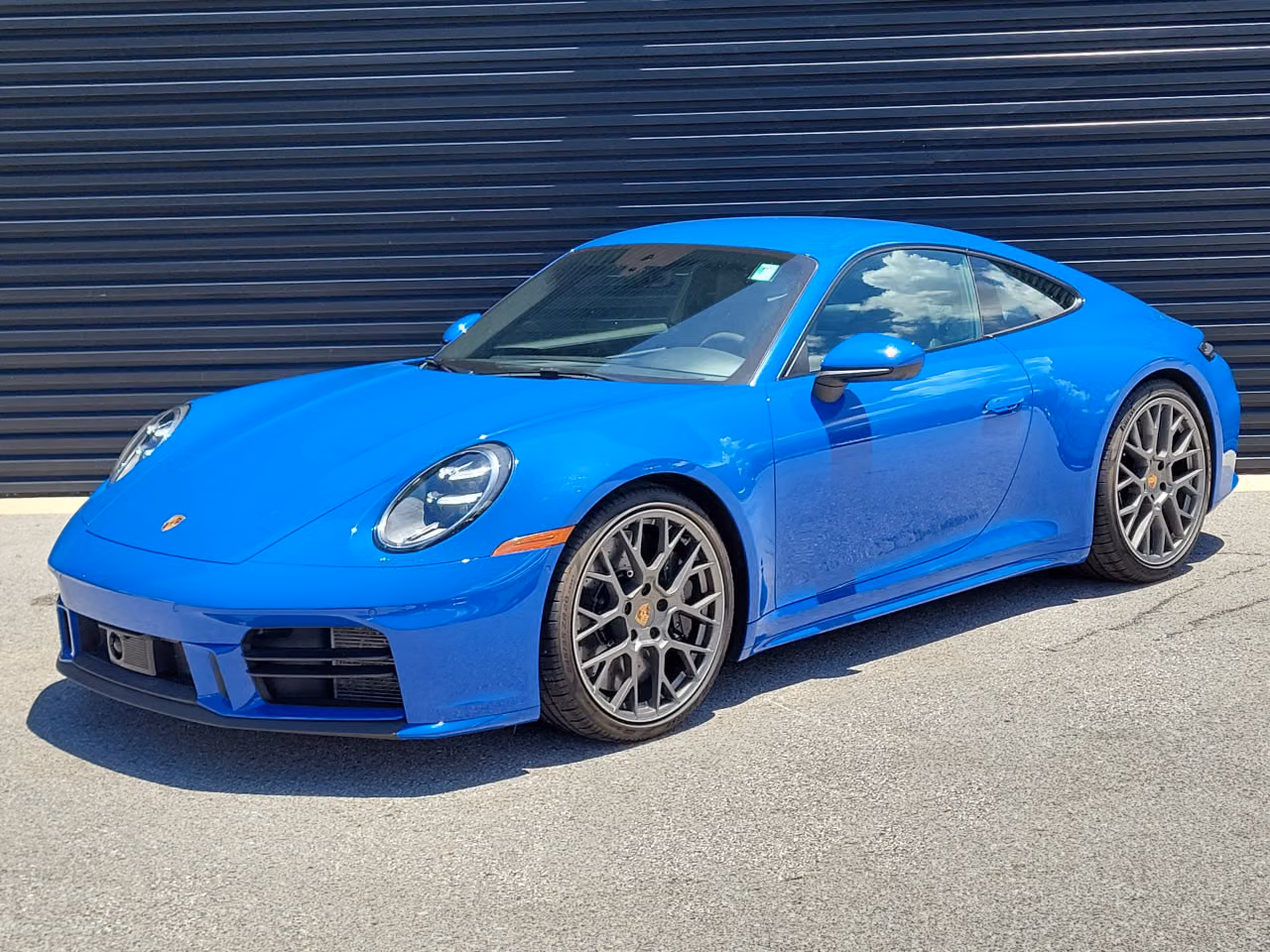 
           
        2025 Porsche 911