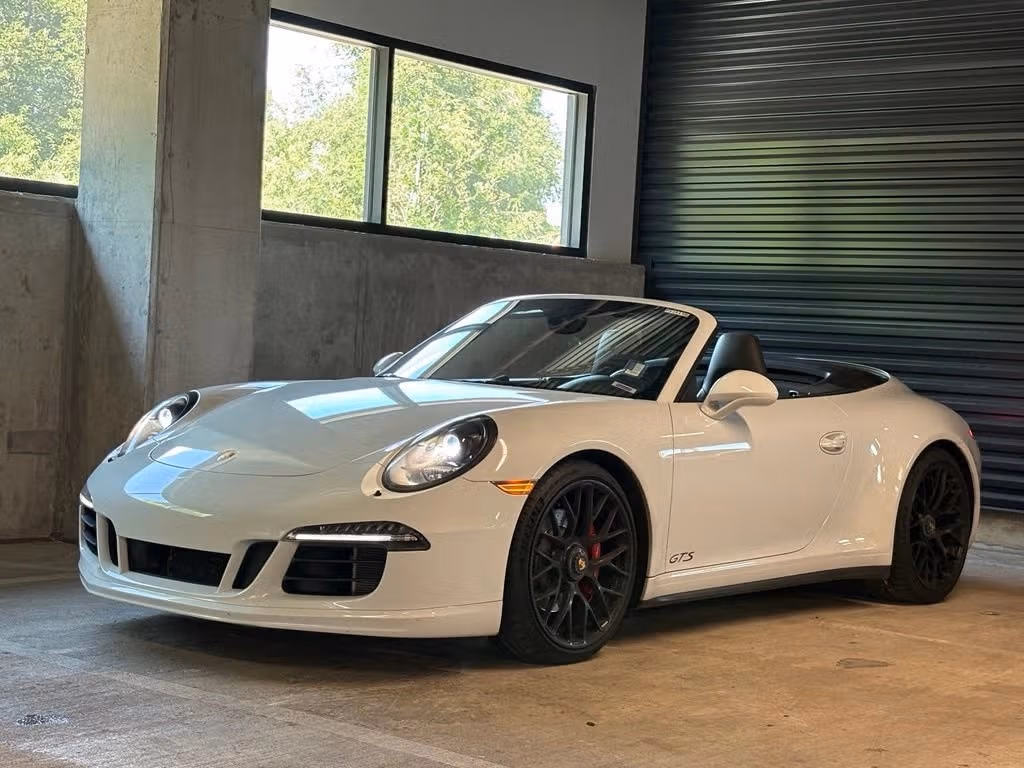 
           
        2015 Porsche 911
