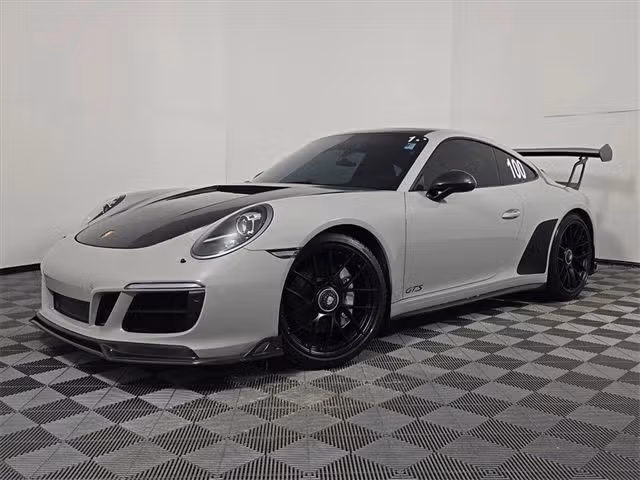 
           
        2018 Porsche 911