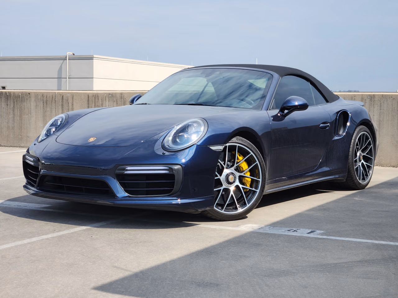 
           
        2018 Porsche 911