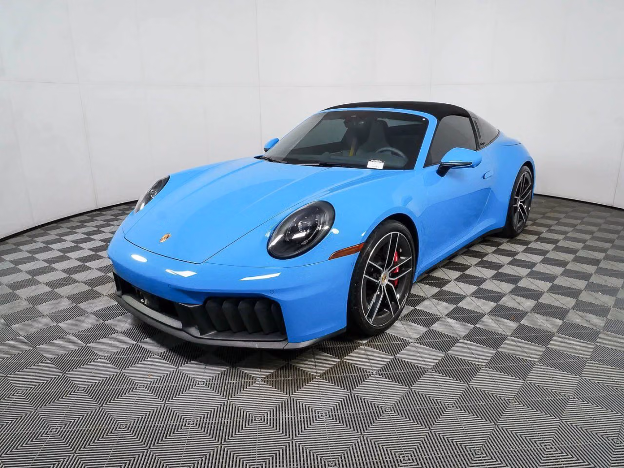 
           
        2025 Porsche 911