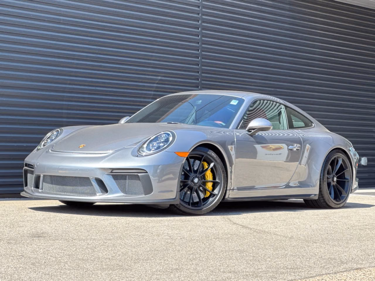 
           
        2018 Porsche 911