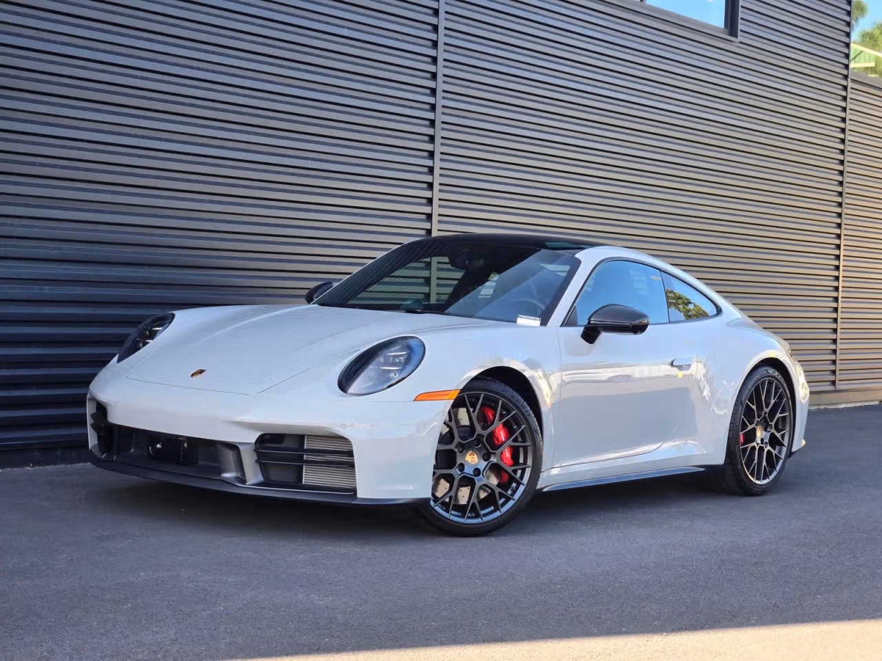 
           
        2025 Porsche 911