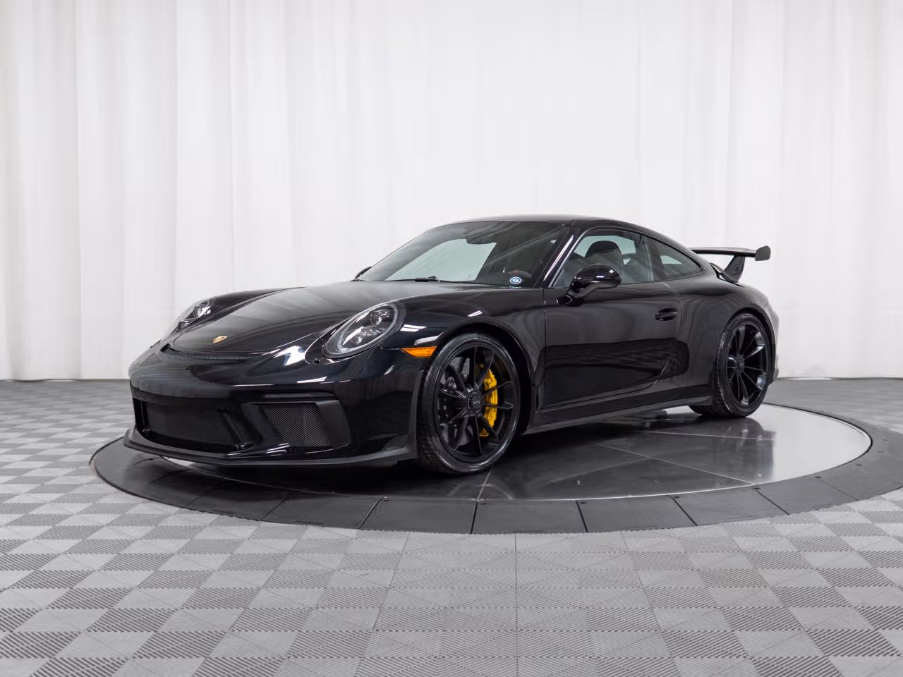 
           
        2018 Porsche 911