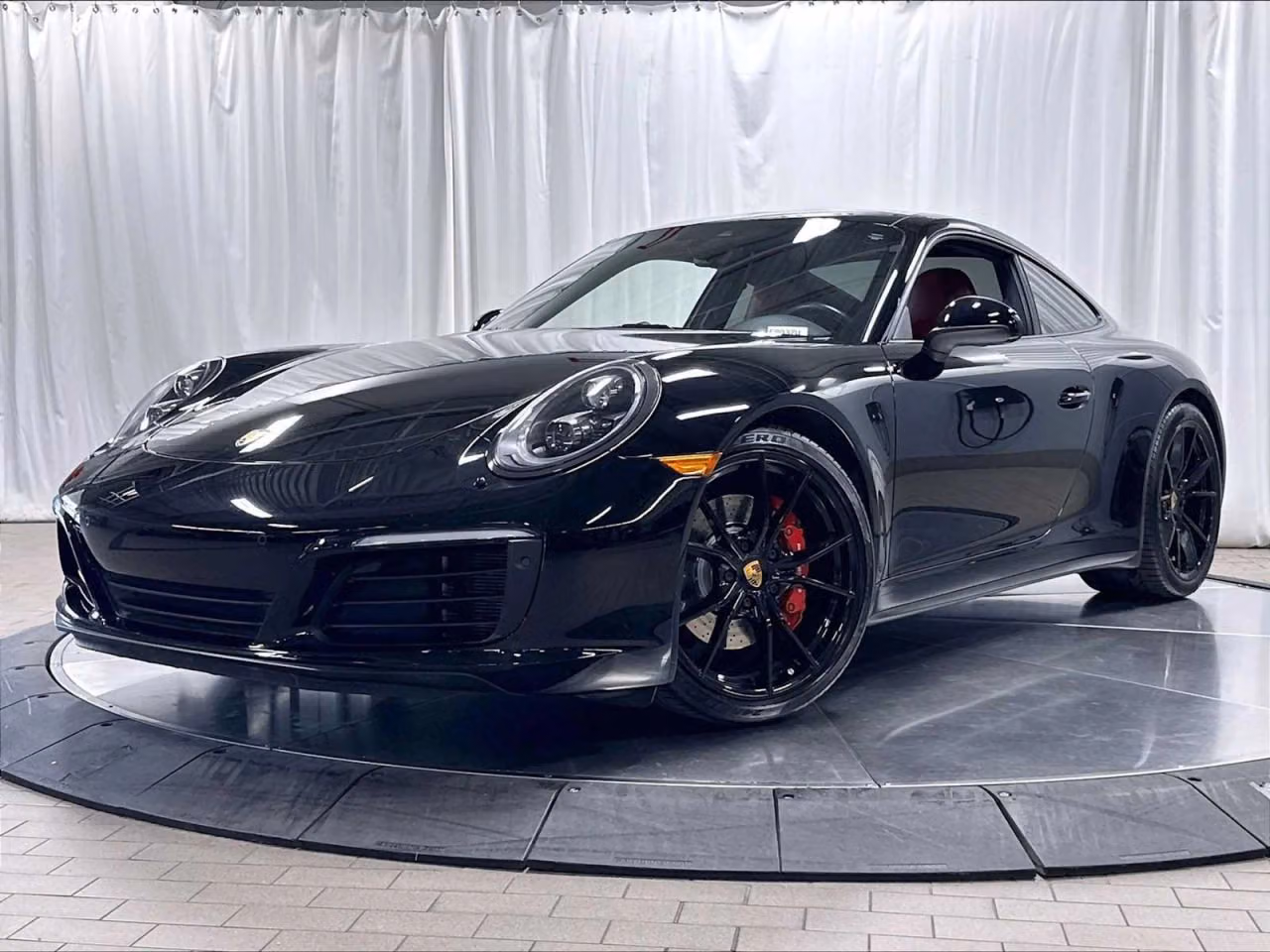 
           
        2017 Porsche 911