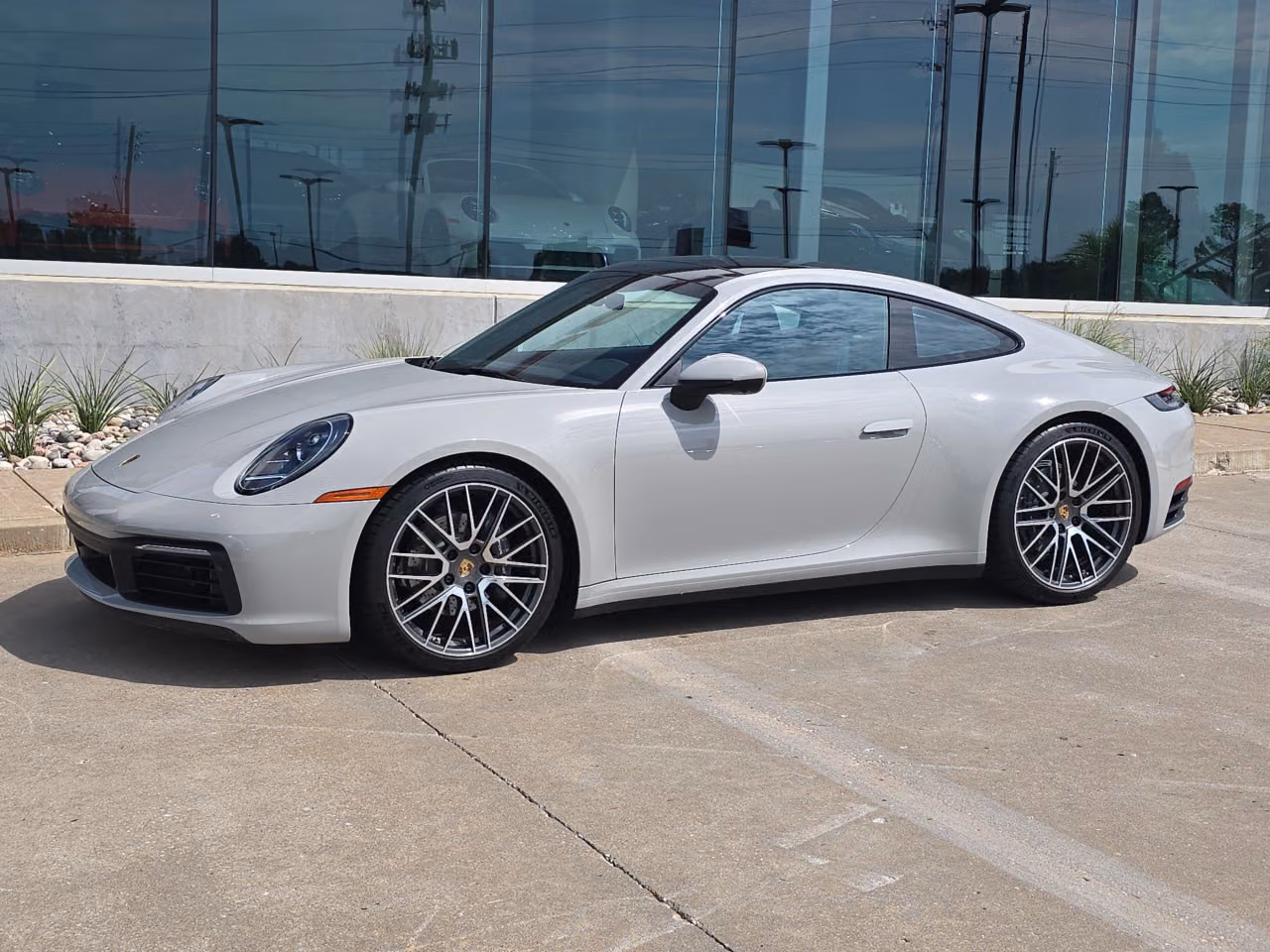 
           
        2024 Porsche 911
