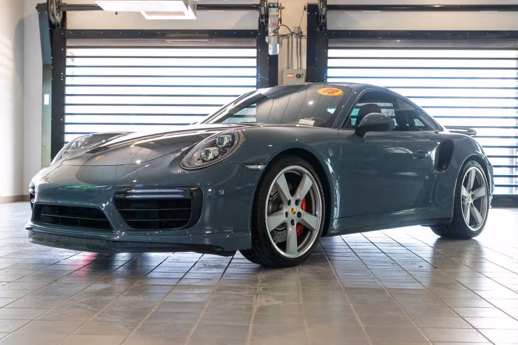 
           
        2018 Porsche 911