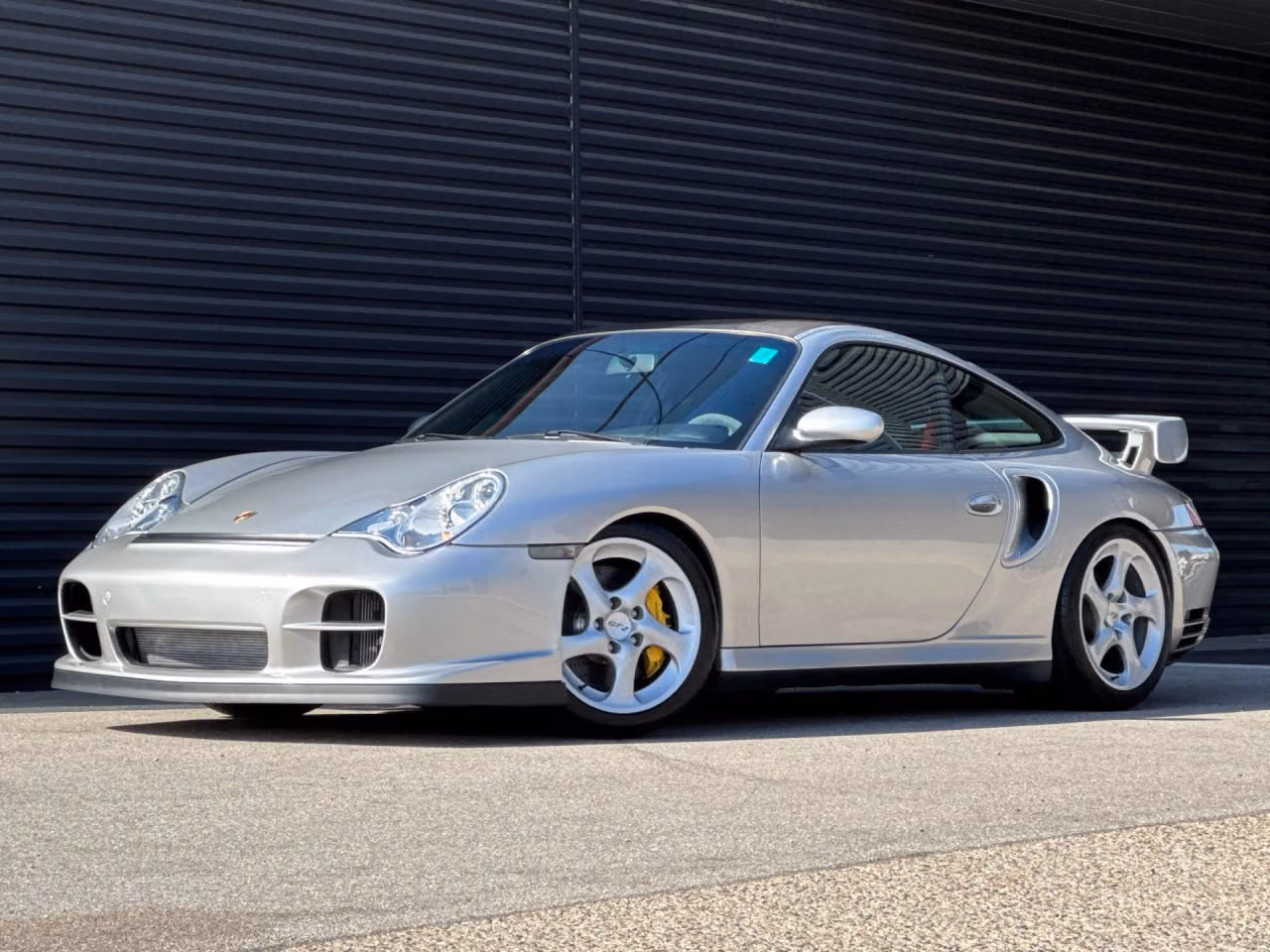
           
        2002 Porsche 911