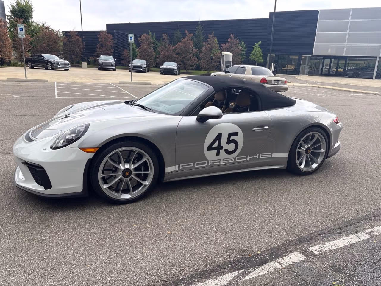 
           
        2019 Porsche 911