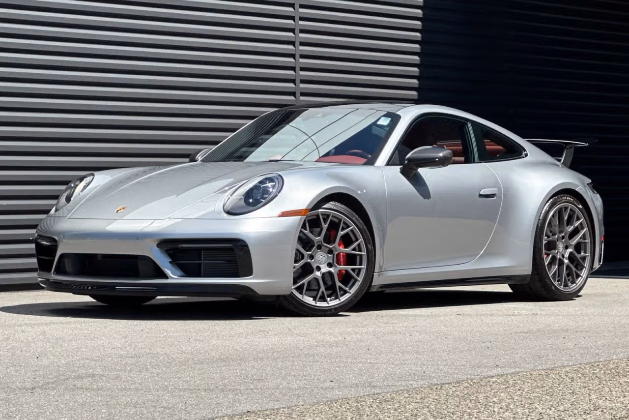 
           
        2024 Porsche 911