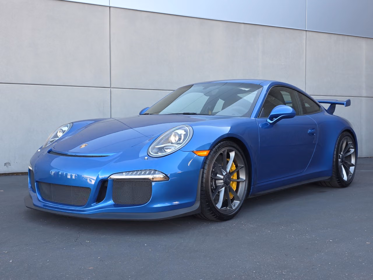 
           
        2015 Porsche 911