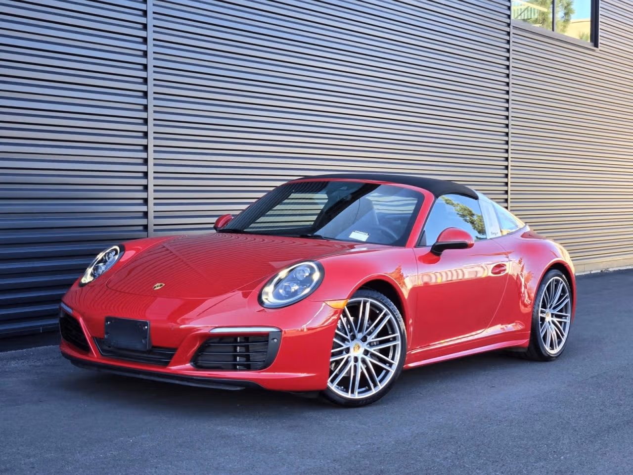 
           
        2019 Porsche 911