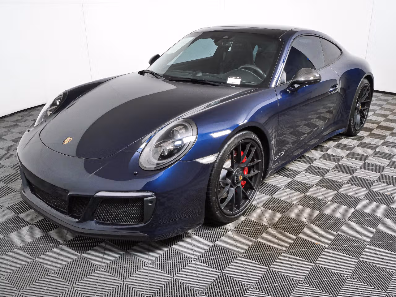 
           
        2018 Porsche 911
