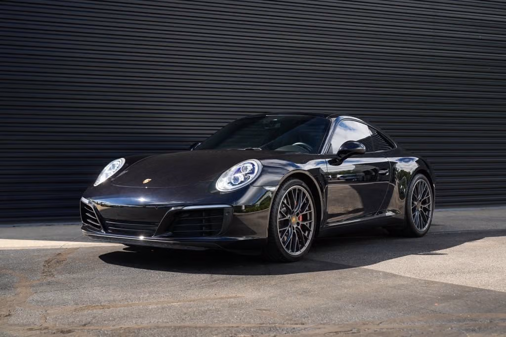
           
        2018 Porsche 911