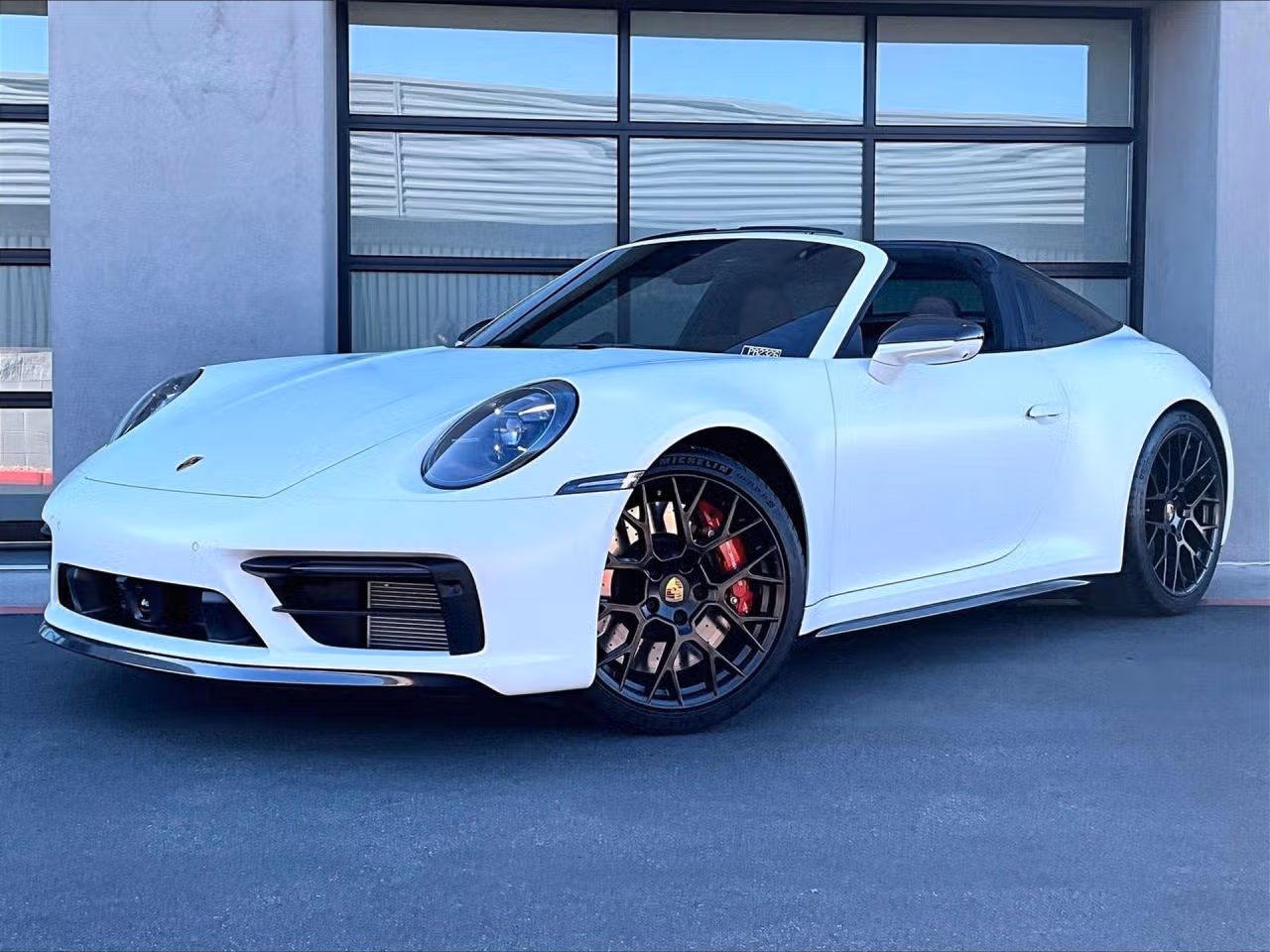
           
        2024 Porsche 911