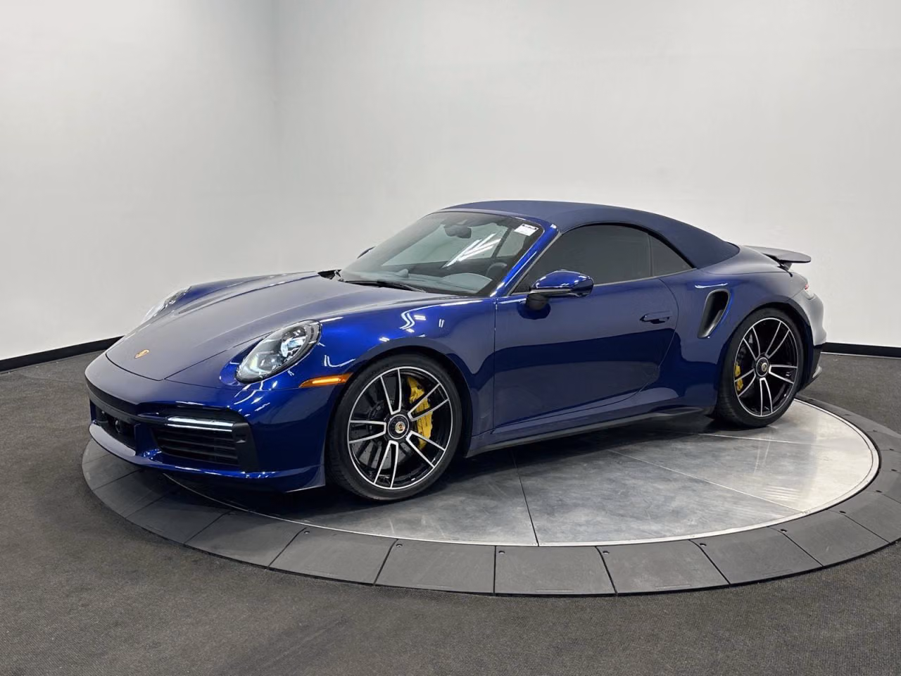 
           
        2021 Porsche 911