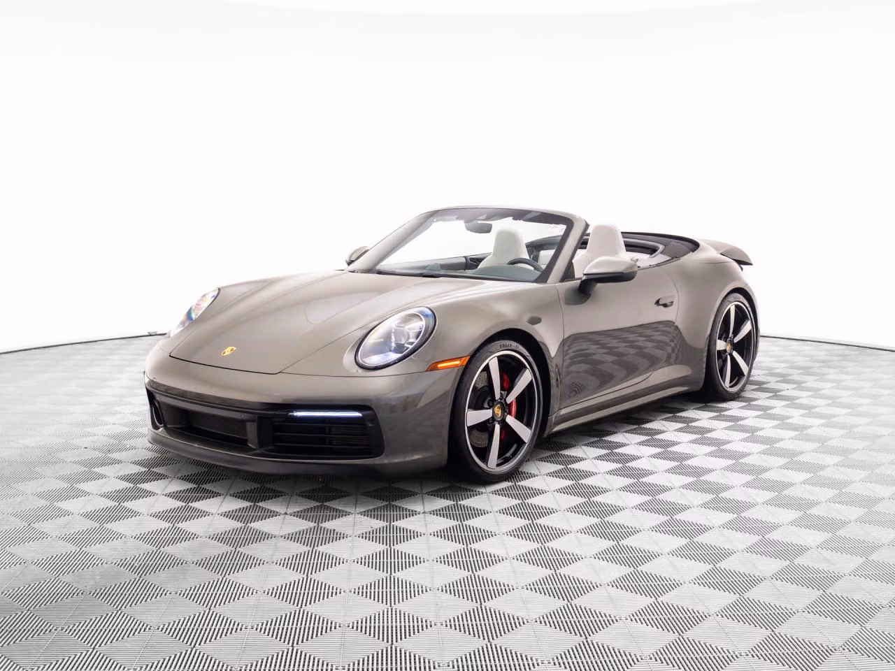 
           
        2020 Porsche 911