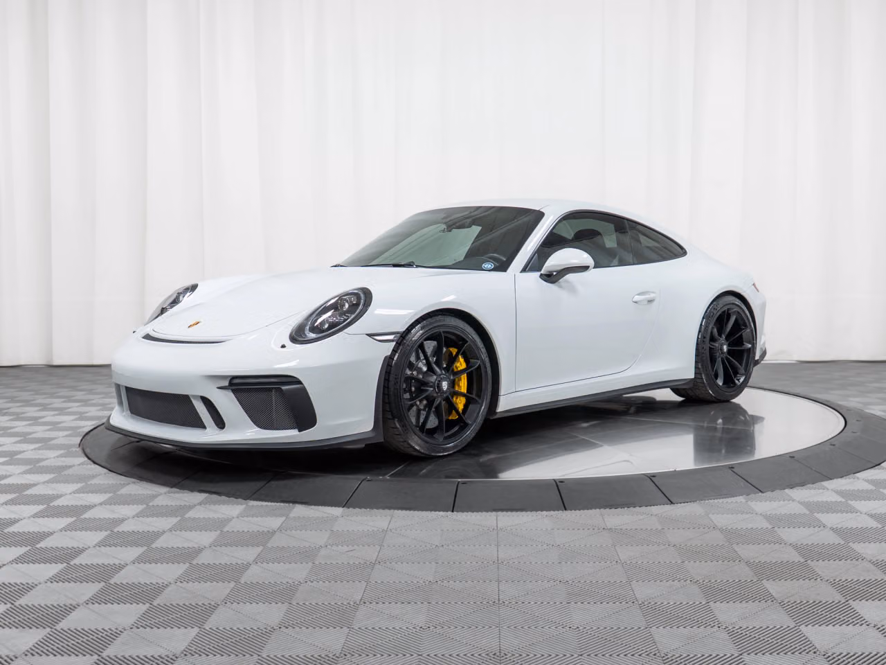 
           
        2018 Porsche 911