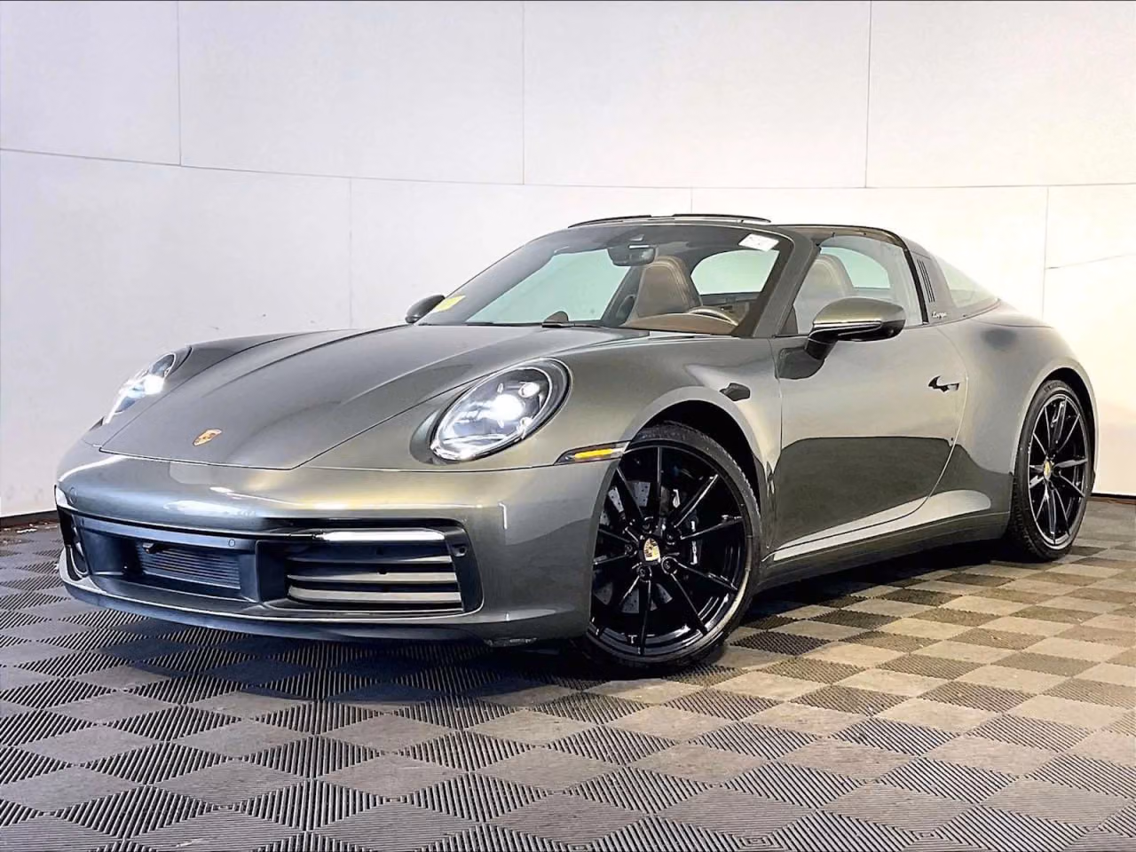 
           
        2021 Porsche 911