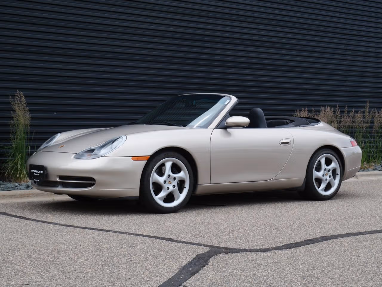 
           
        2000 Porsche 911