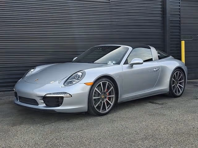 
           
        2015 Porsche 911