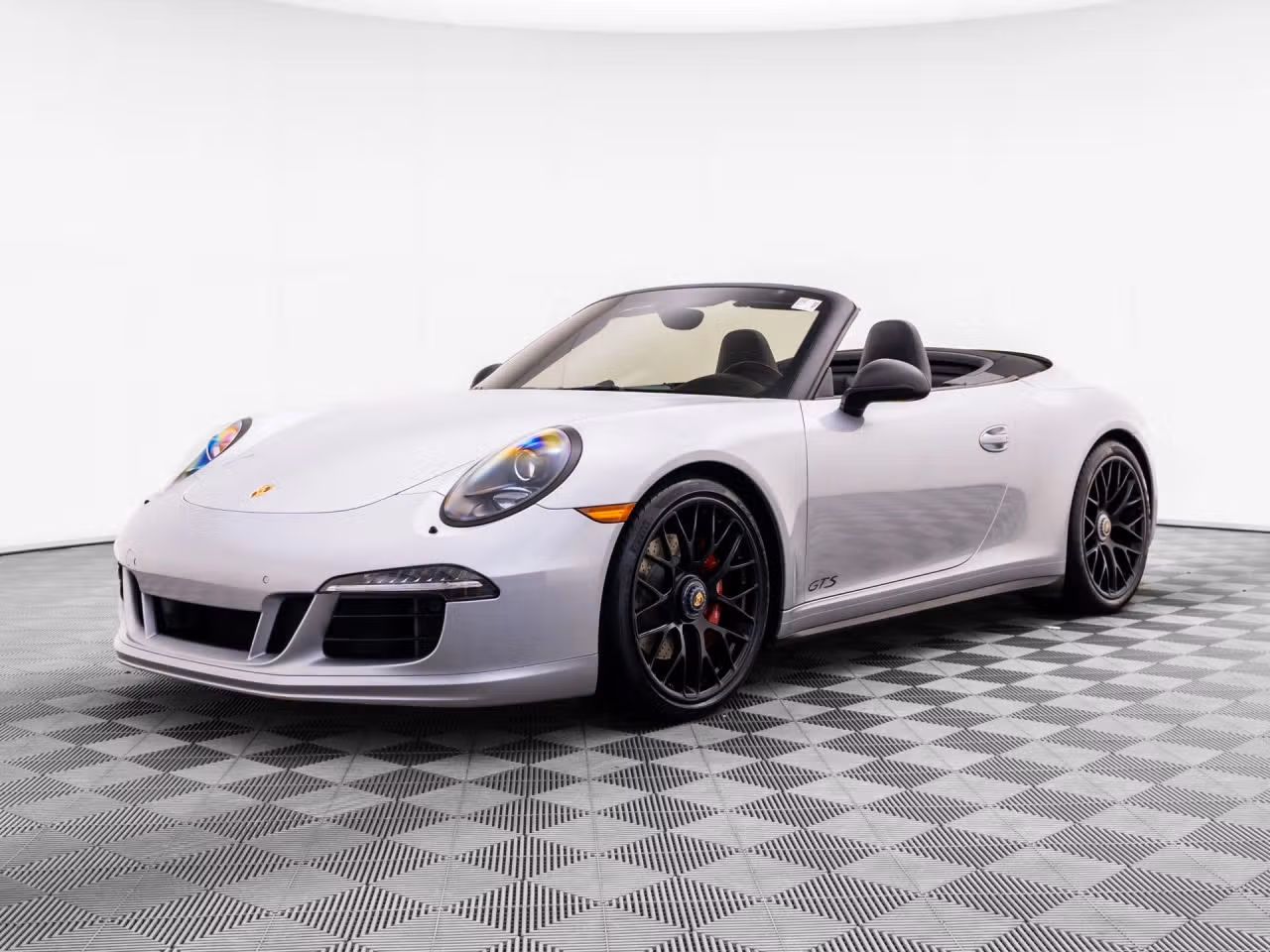 
           
        2015 Porsche 911