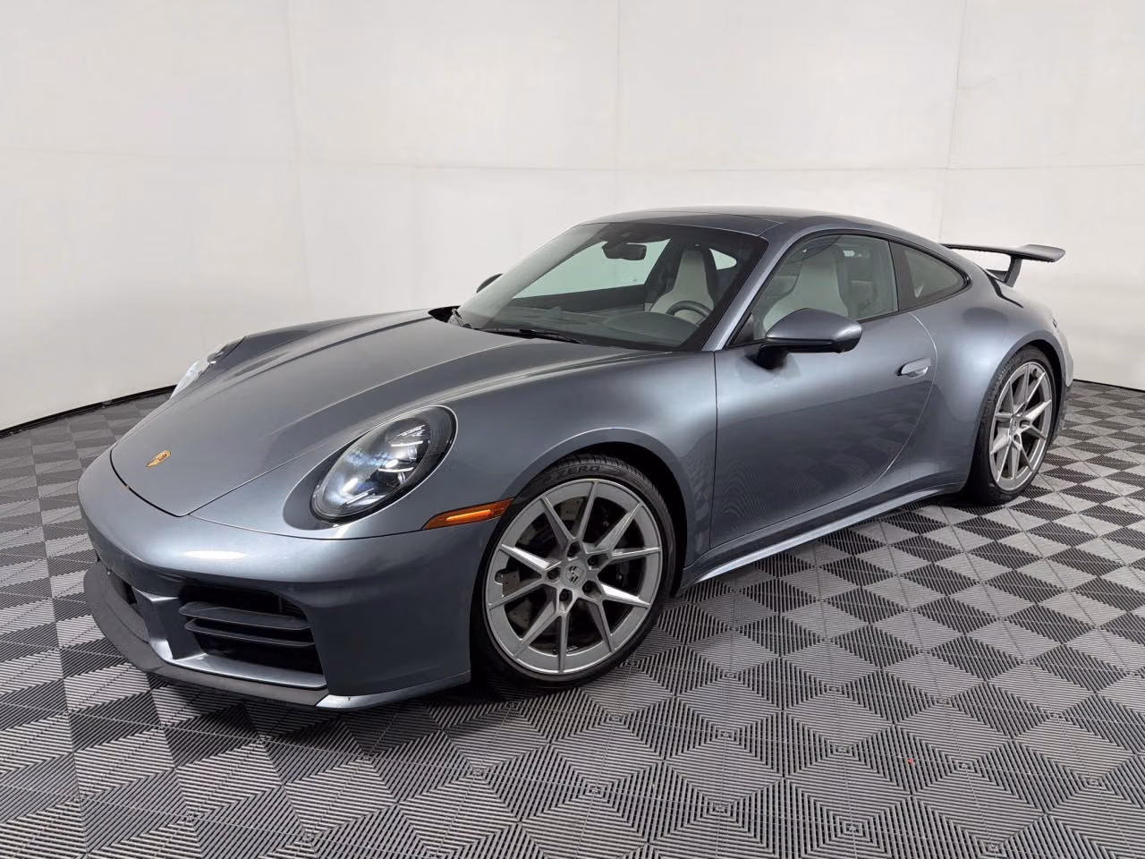 
           
        2025 Porsche 911