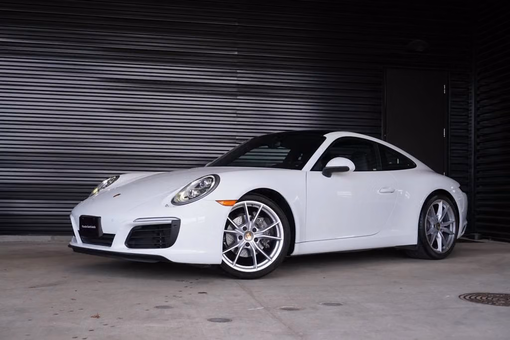 
           
        2017 Porsche 911