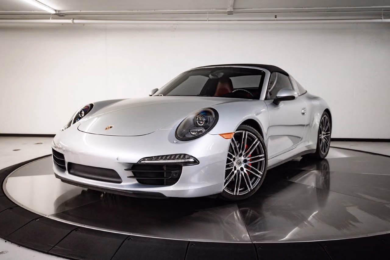 
           
        2016 Porsche 911