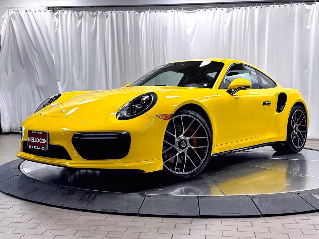 
           
        2019 Porsche 911