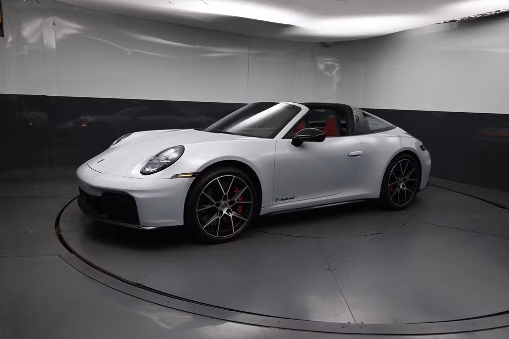 
           
        2025 Porsche 911