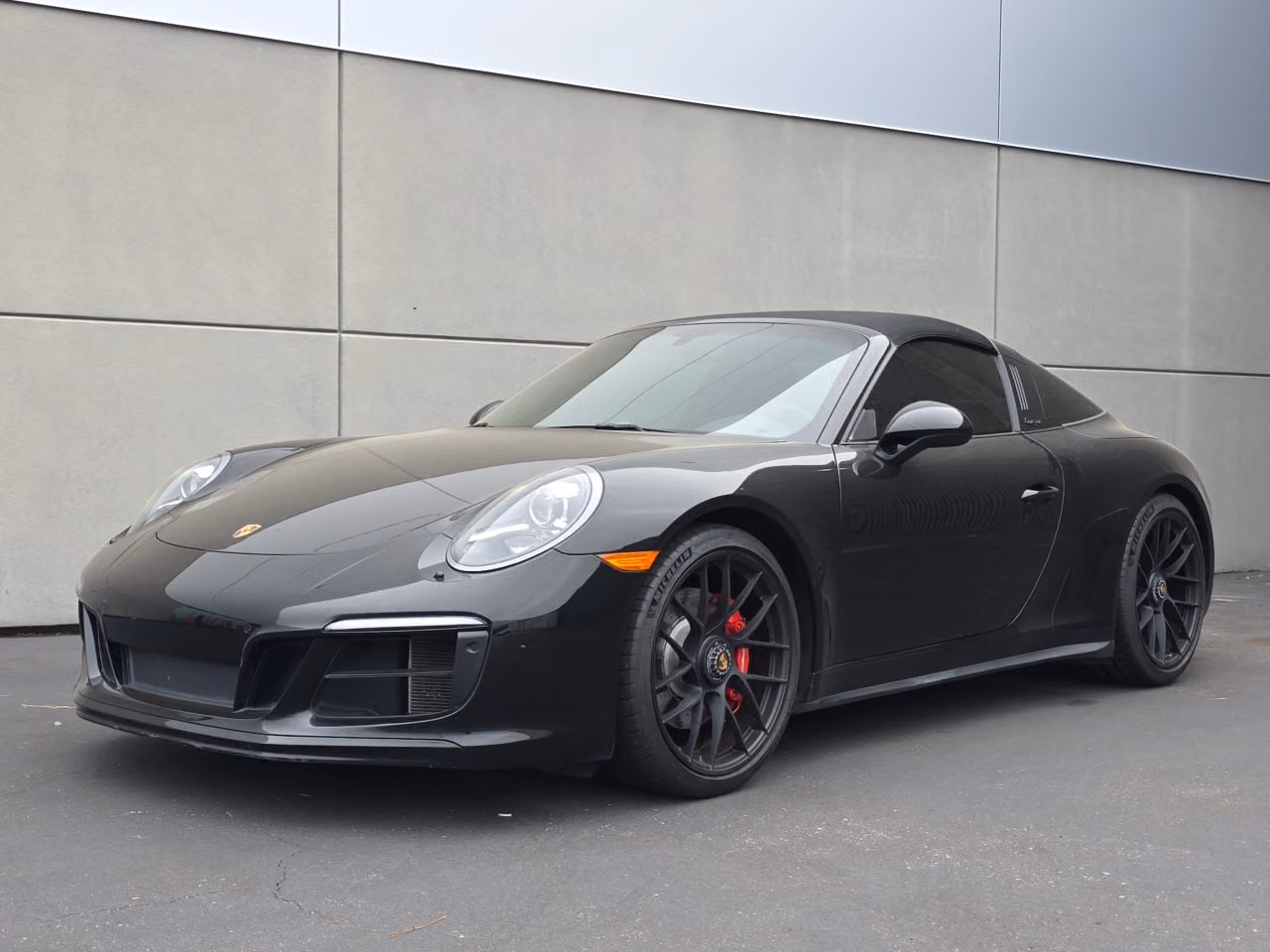 
           
        2018 Porsche 911