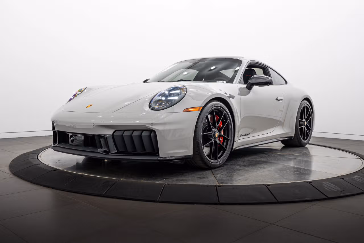 
           
        2025 Porsche 911