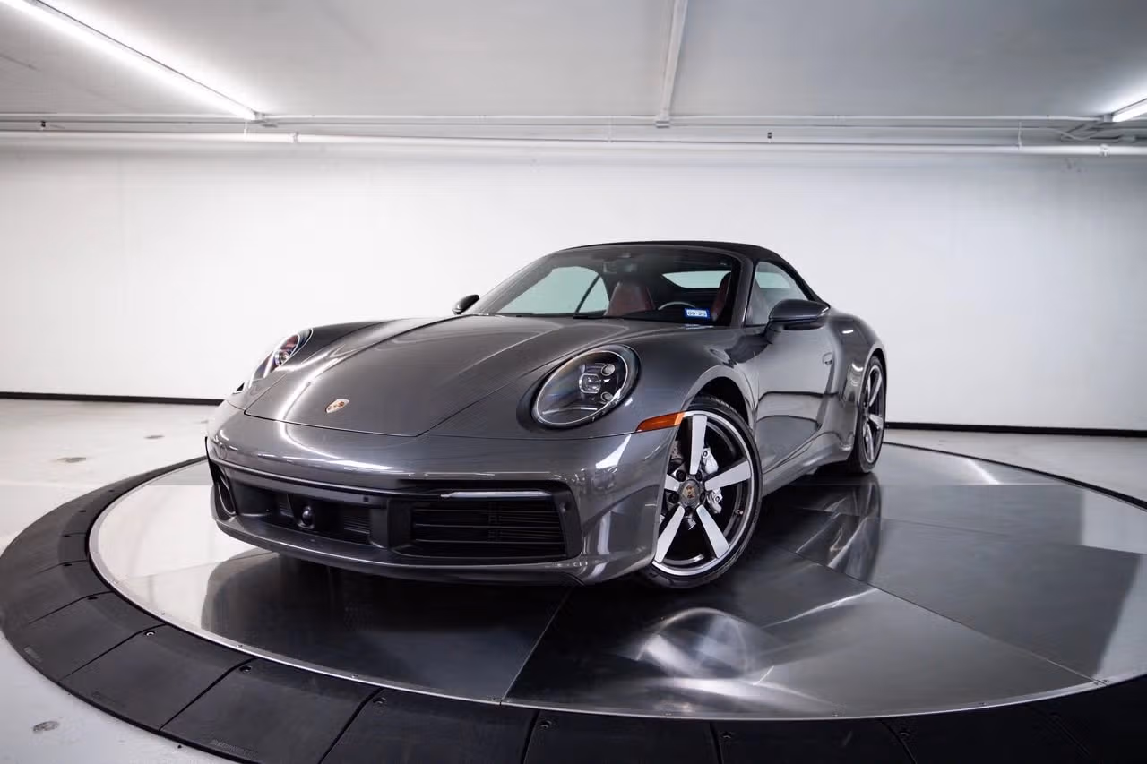 
           
        2020 Porsche 911