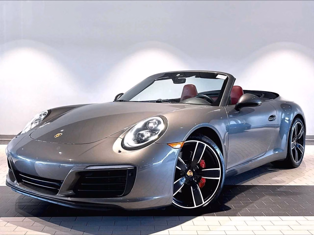 
           
        2017 Porsche 911