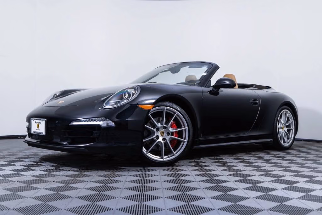 
           
        2015 Porsche 911
