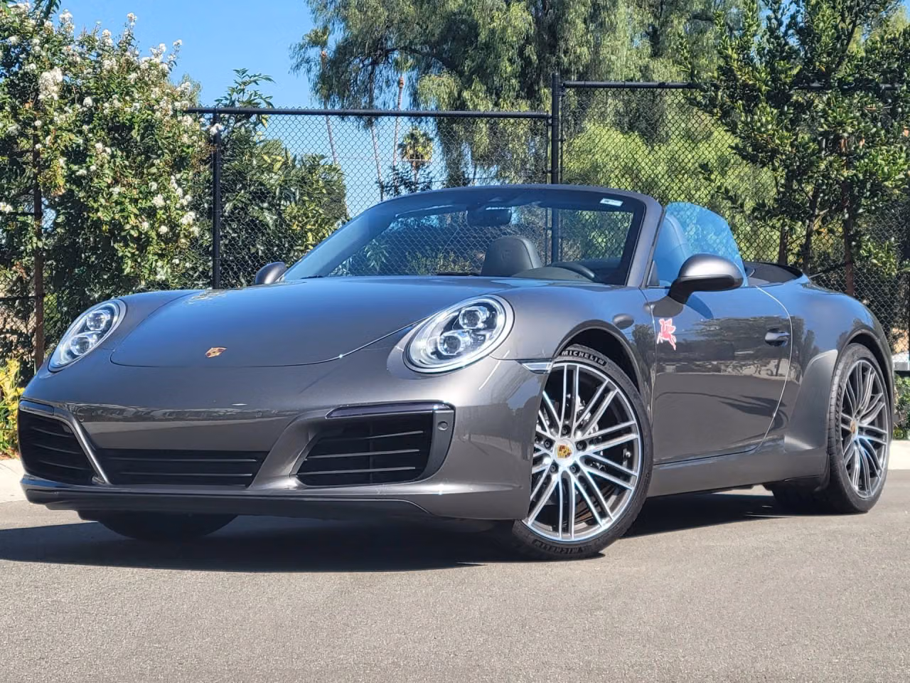 
           
        2018 Porsche 911