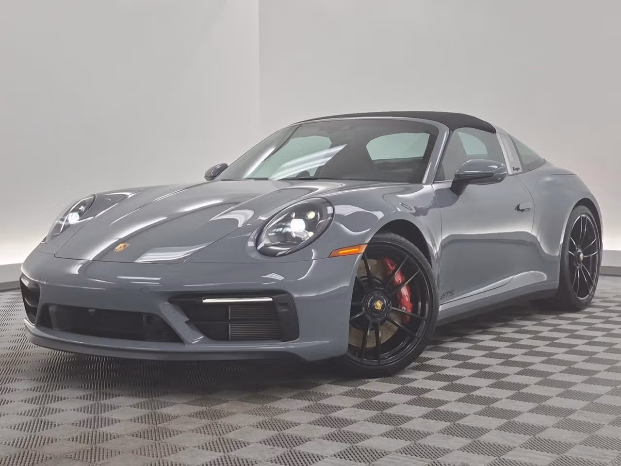 
           
        2024 Porsche 911