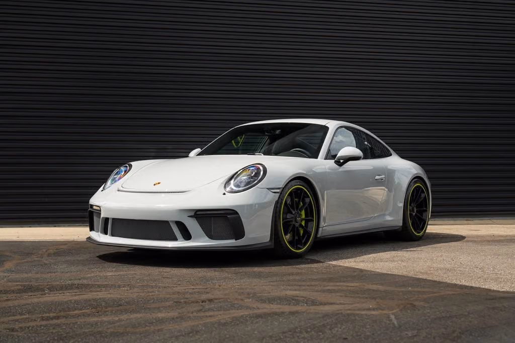 
           
        2018 Porsche 911