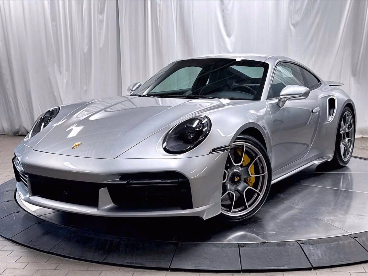 
           
        2021 Porsche 911