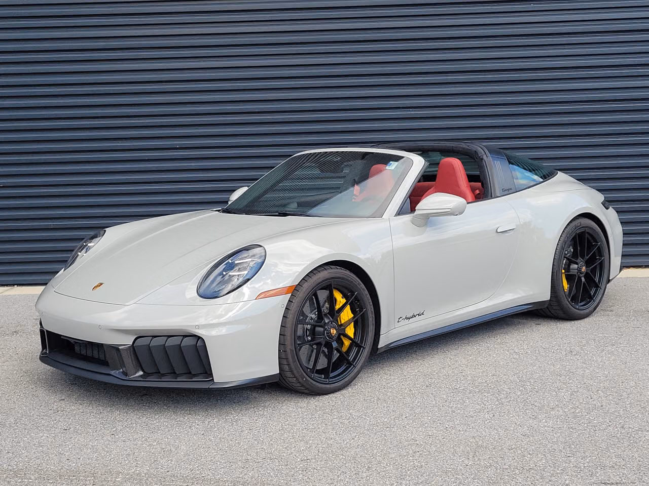 
           New 
        2026 Porsche 911
