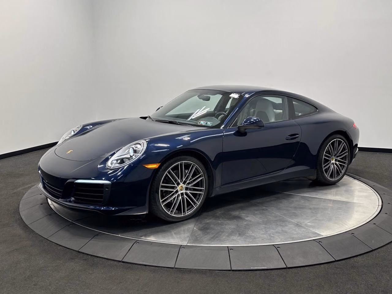 
           
        2018 Porsche 911