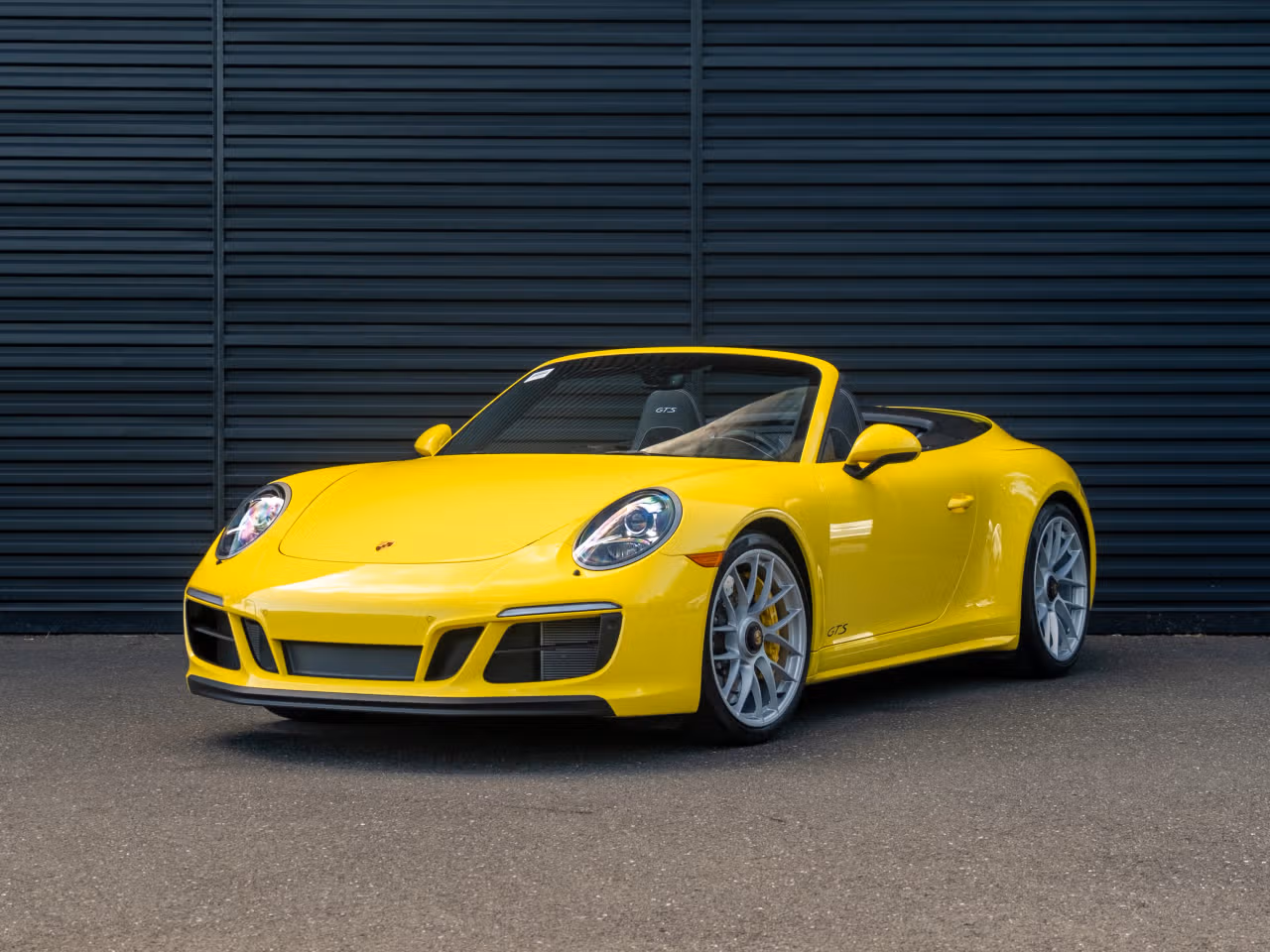 
           
        2018 Porsche 911