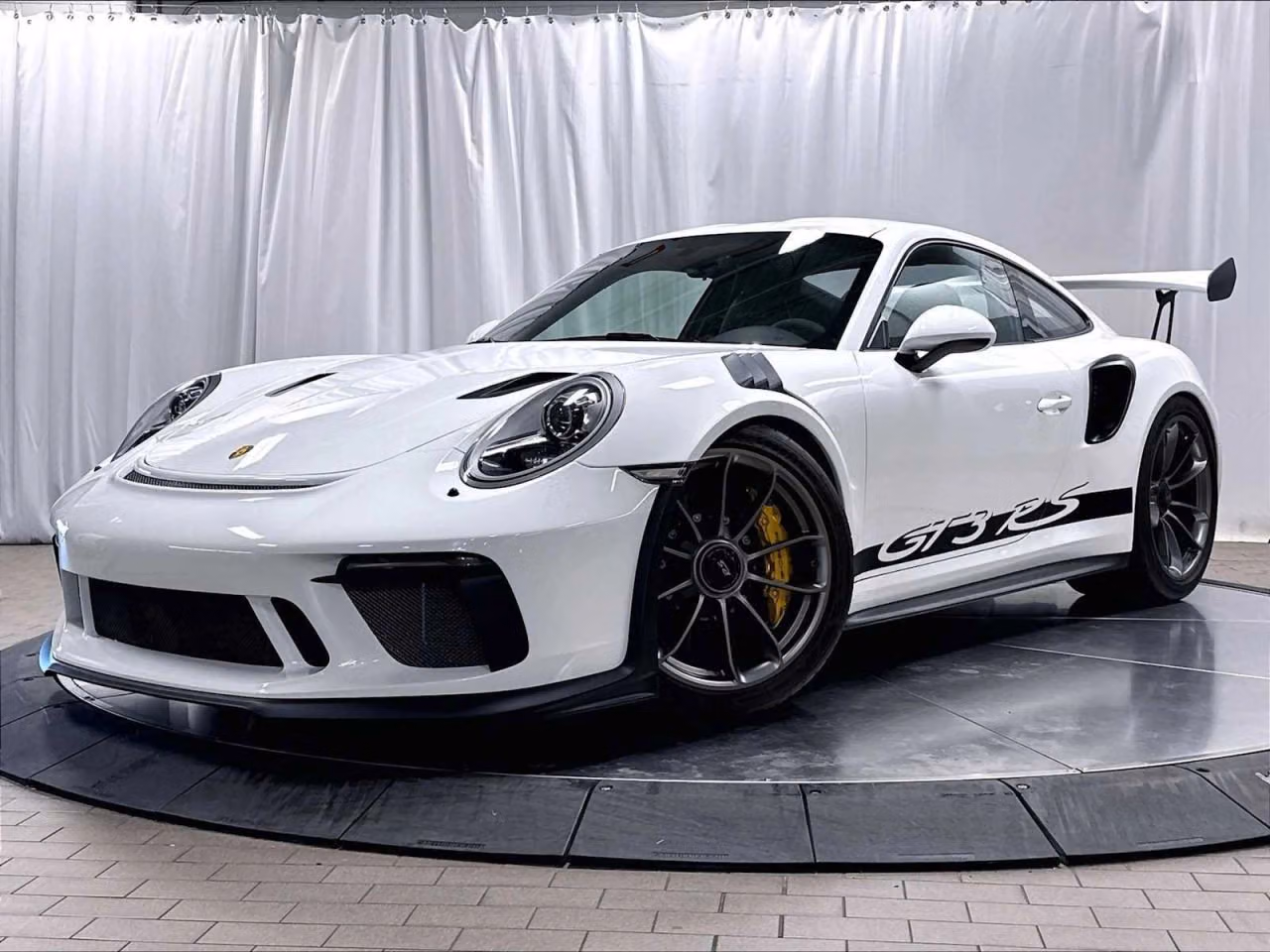 
           
        2019 Porsche 911