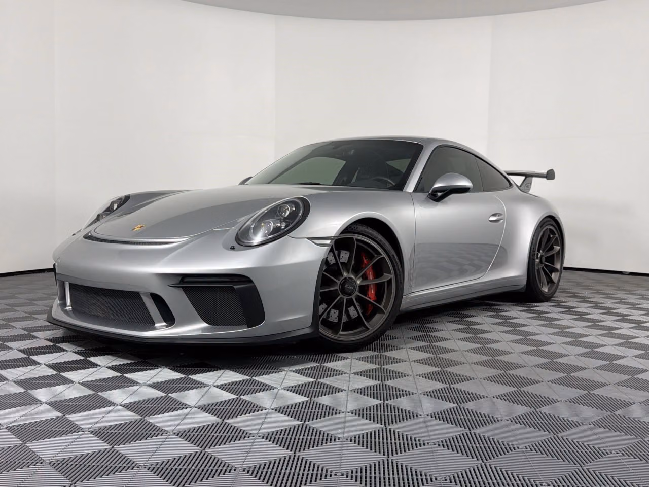 
           
        2018 Porsche 911