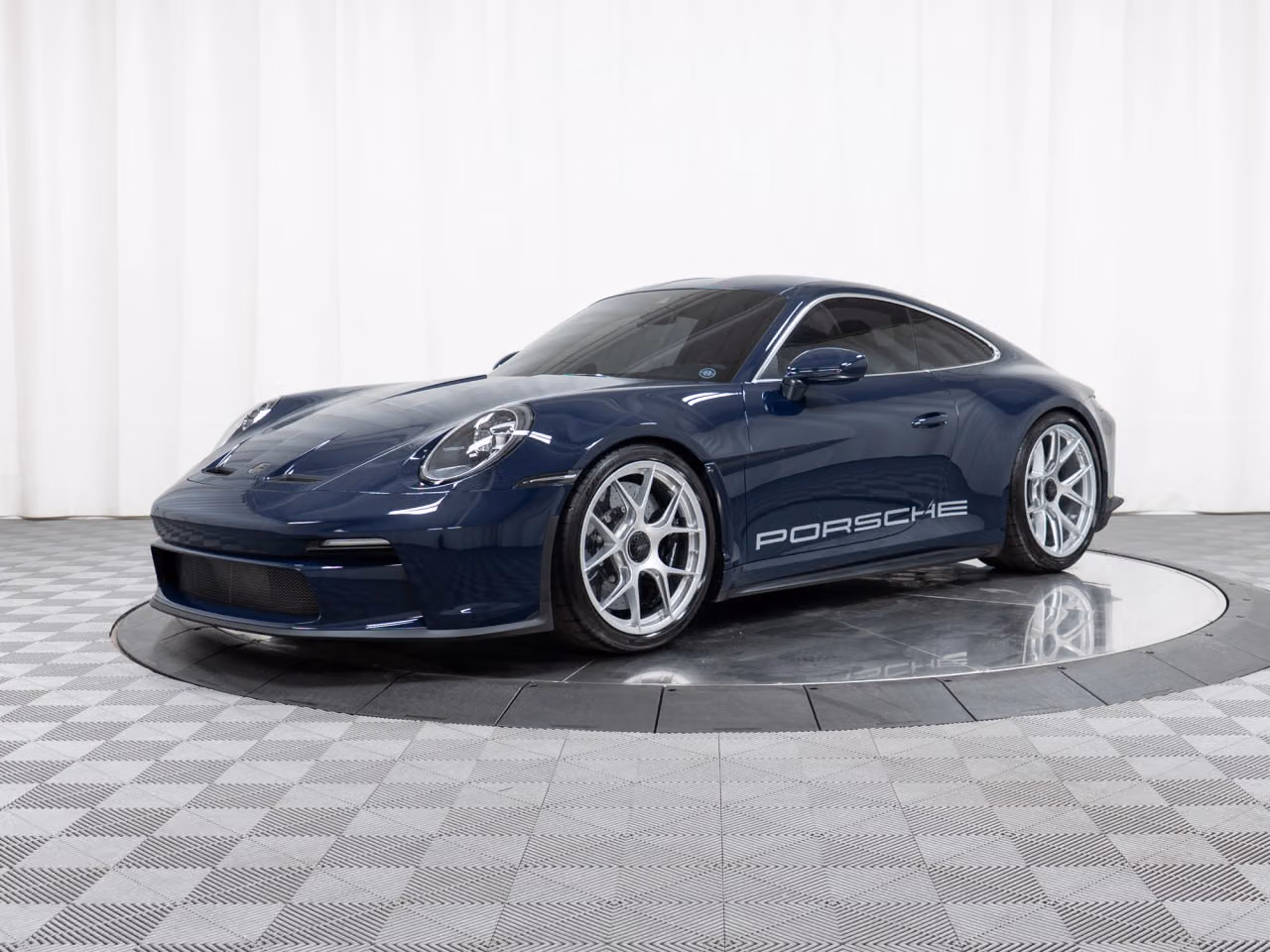 
           
        2024 Porsche 911
