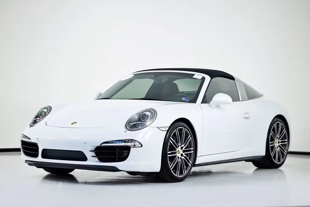 
           
        2015 Porsche 911