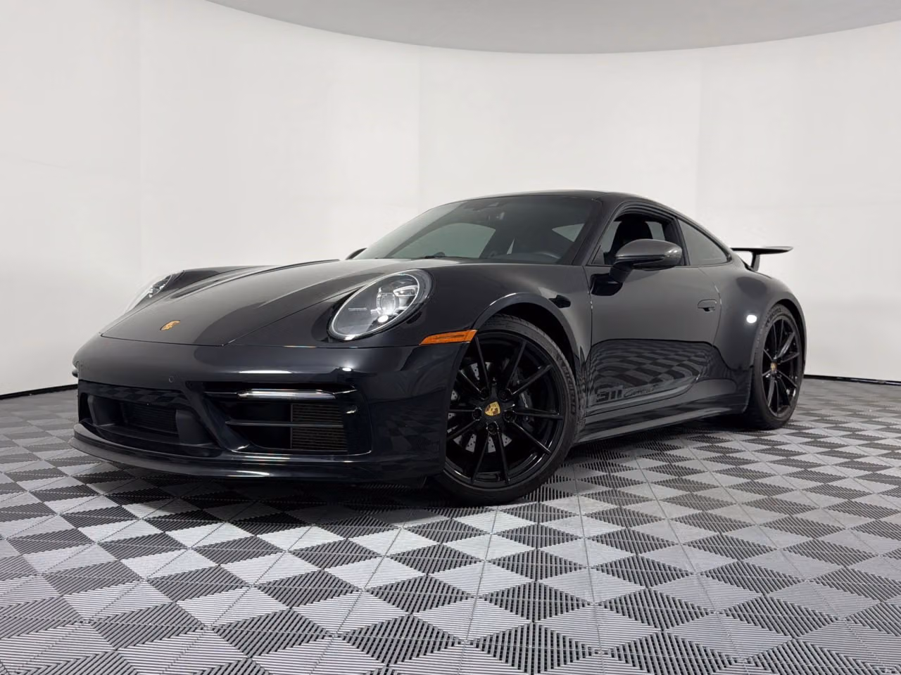 
           
        2024 Porsche 911