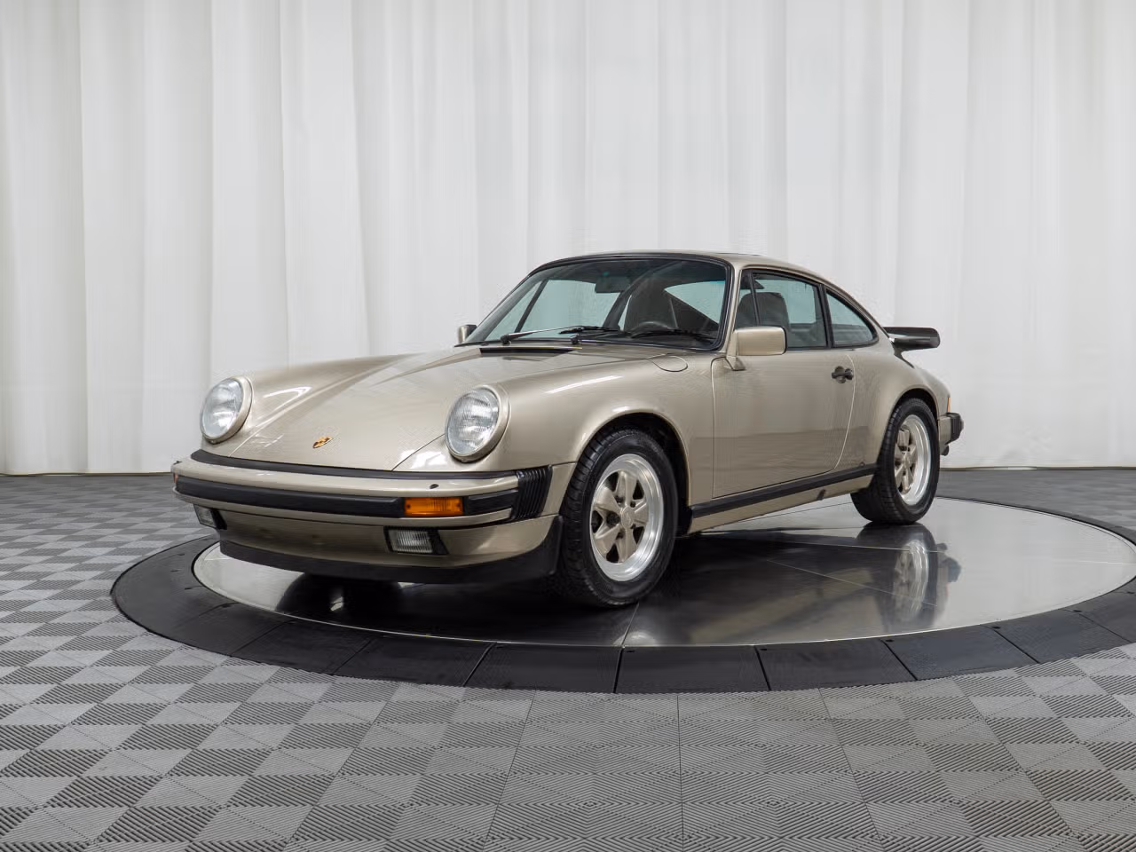 
           
        1986 Porsche 911